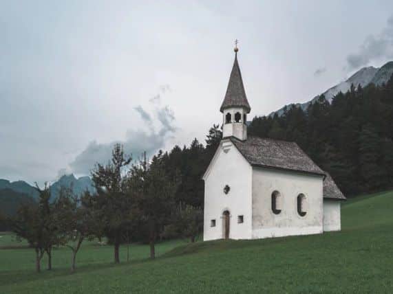 iglesia en el campo
